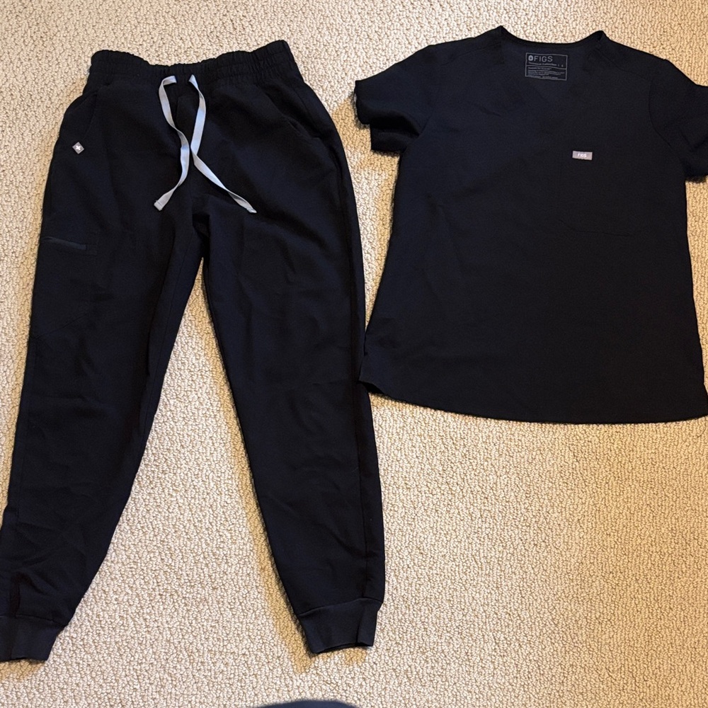 Figs Black Scrub Set
